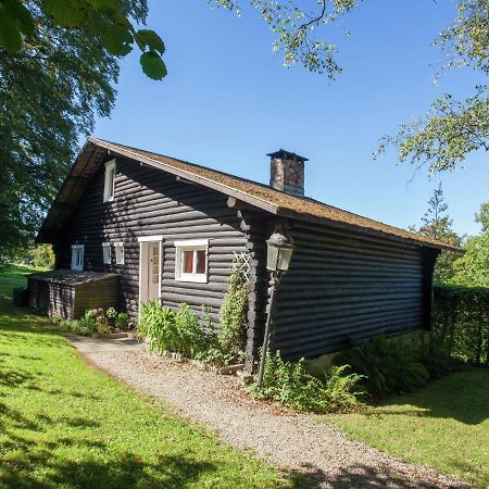 Open wooden chalet built against a hill Francorchamps Buitenkant foto