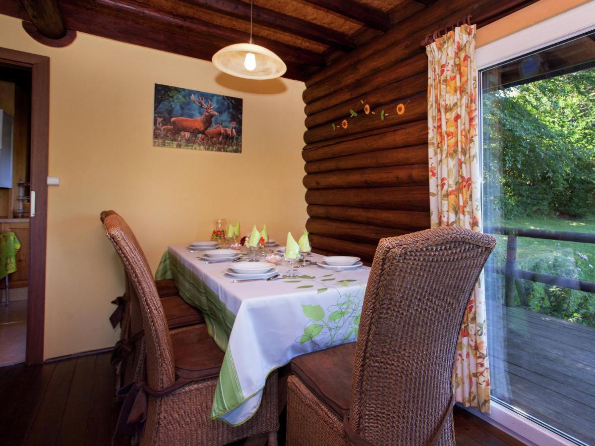 Open wooden chalet built against a hill Francorchamps Buitenkant foto