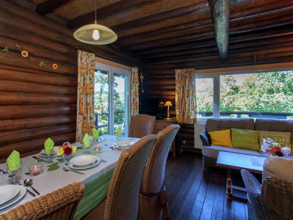 Open wooden chalet built against a hill Francorchamps Buitenkant foto