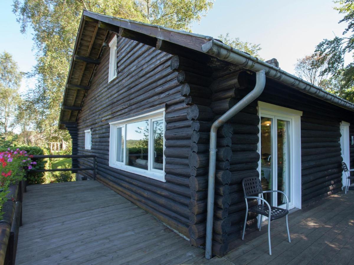 Open wooden chalet built against a hill Villa Francorchamps Buitenkant foto